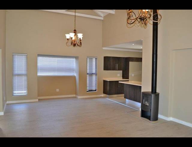 3 BEDROOM HOUSE FOR SALE IN COPPERLEAF ESTATE